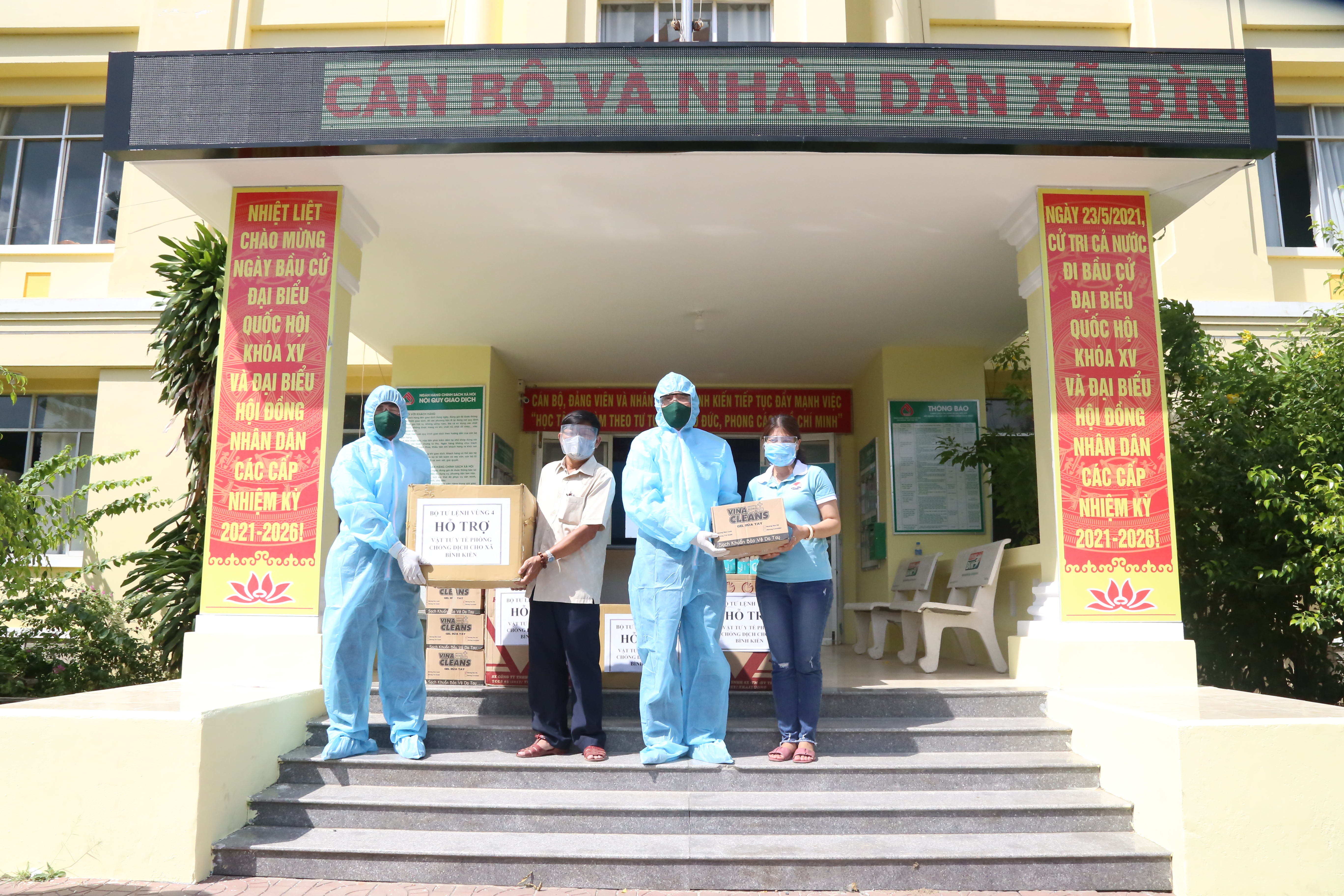 Bộ đội giúp nhân dân tỉnh Phú Yên phòng, chống dịch Covid-19​